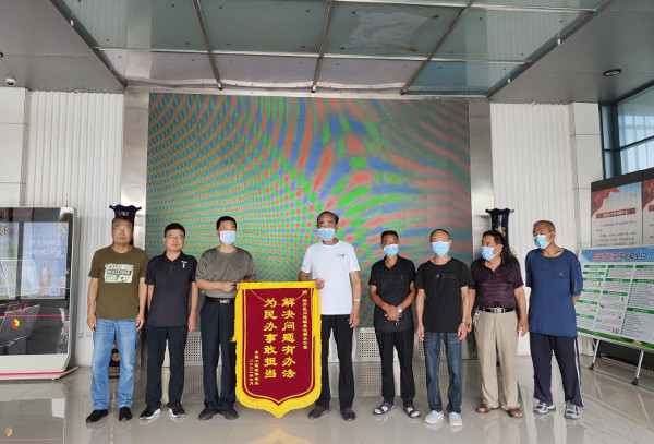 开发区积极推进问题楼盘处置化解工作获赠锦旗 中国财经新闻网 www.prcfe.com